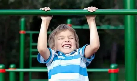 Solo 4 de cada 10 jóvenes cumplen con las recomendaciones de actividades ejercicios de fuerza: una alerta global