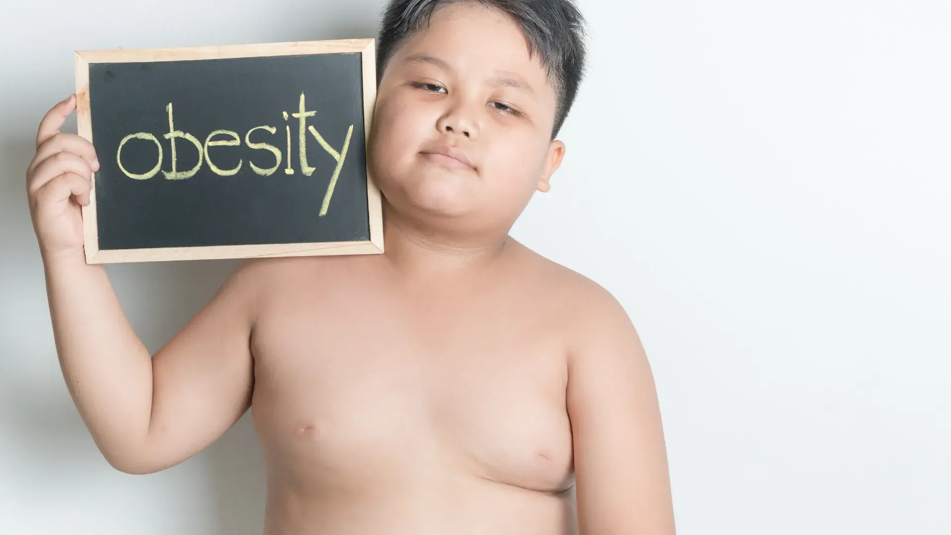 el ejercicio aeróbico combinado con fuerza mejora la salud en jóvenes con obesidad